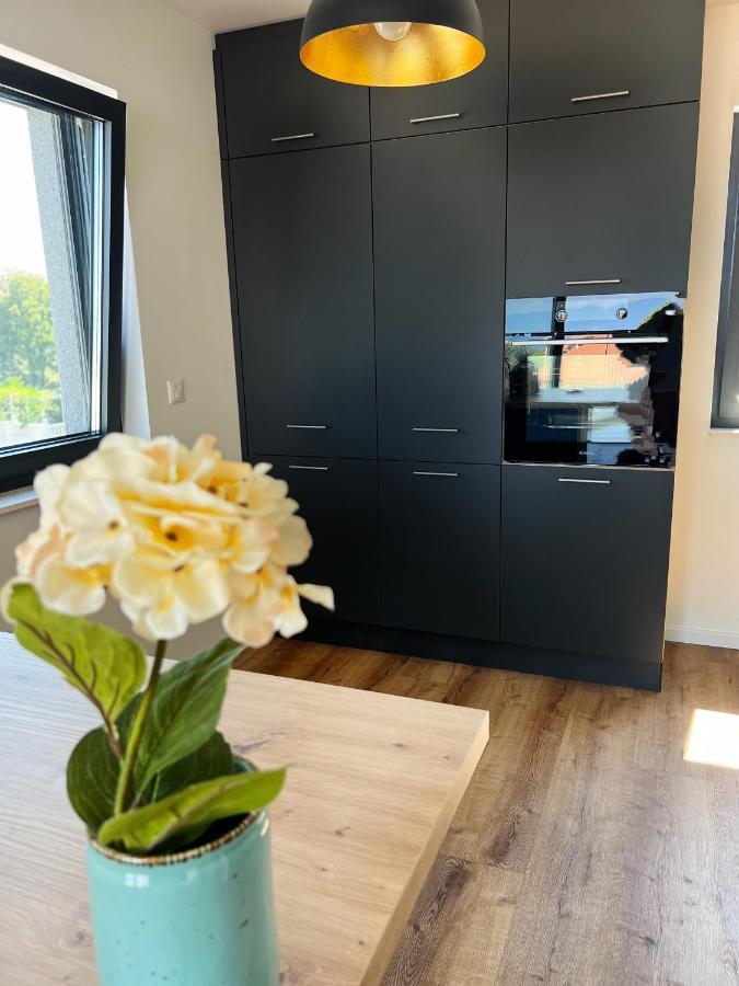 Villa Mirno More Apartments Malinska Eksteriør billede