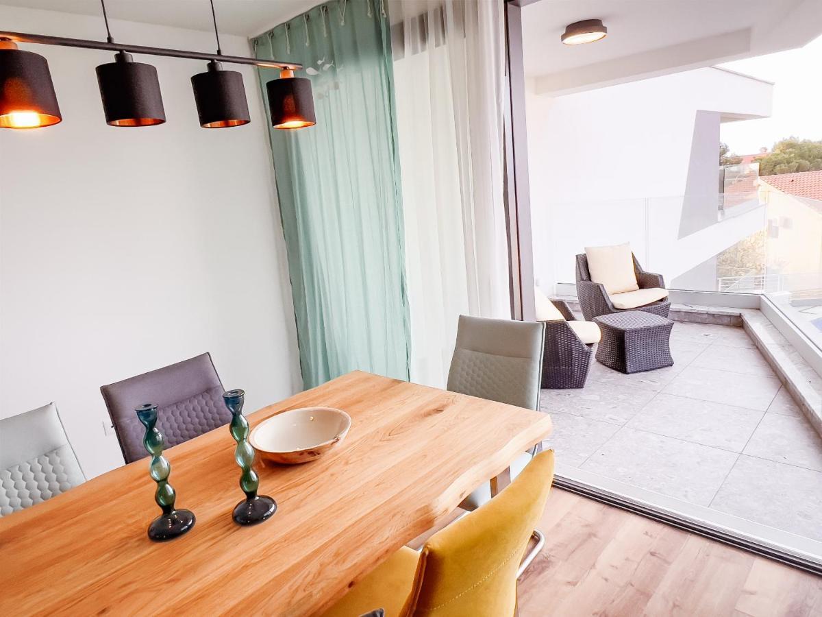 Villa Mirno More Apartments Malinska Eksteriør billede