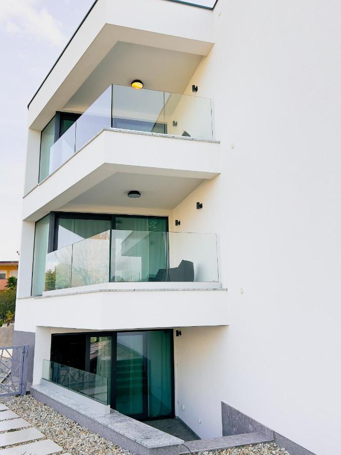 Villa Mirno More Apartments Malinska Eksteriør billede