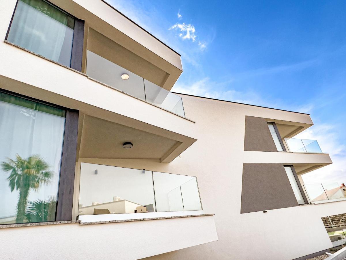 Villa Mirno More Apartments Malinska Eksteriør billede