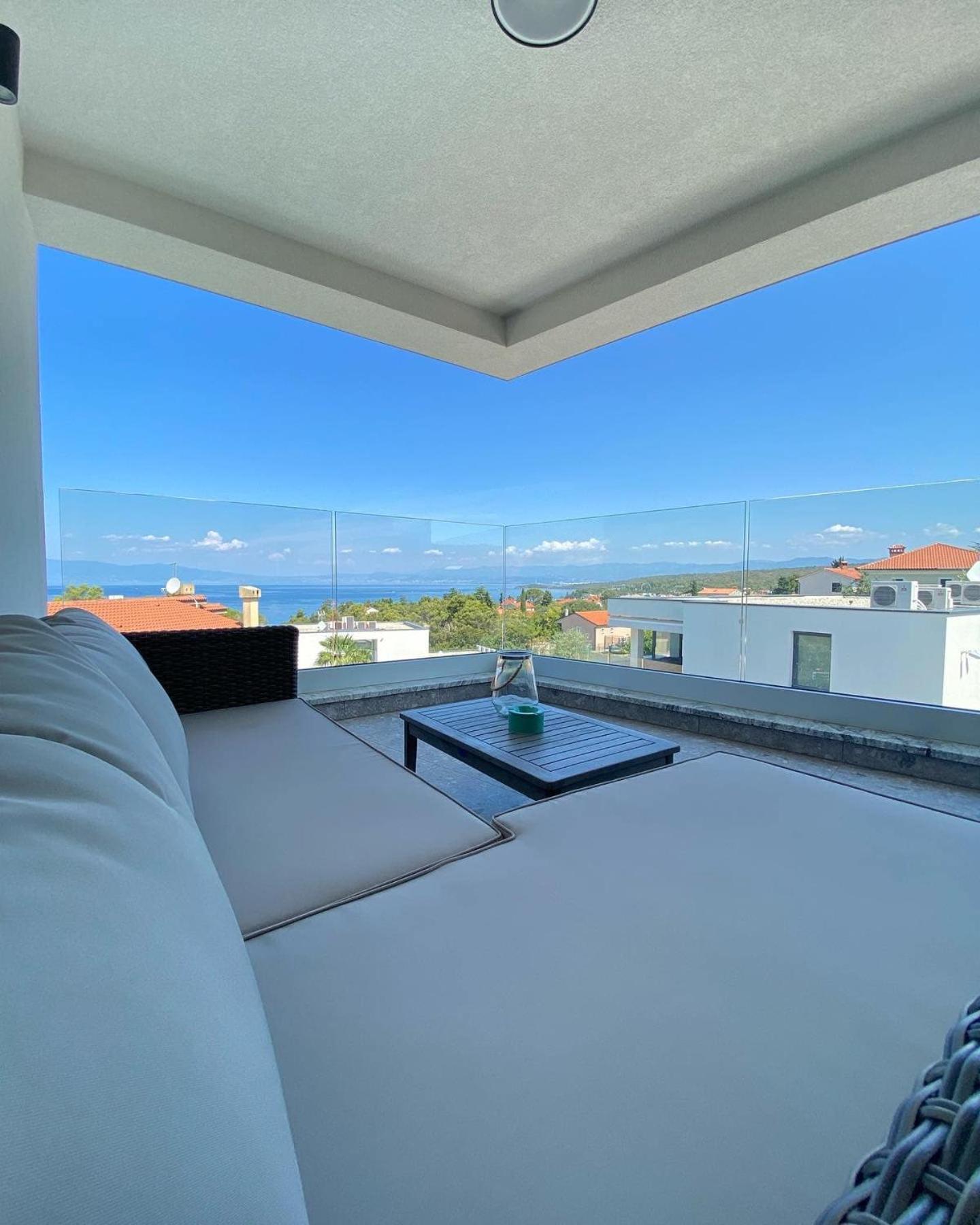Villa Mirno More Apartments Malinska Eksteriør billede